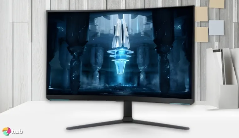 SAMSUNG 32″ Odyssey Neo G8 Monitor on a white office desk in a well-lit setting for a review