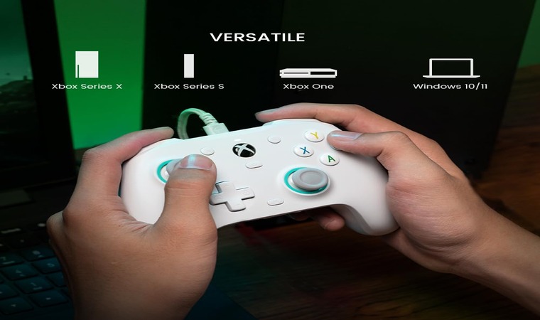 An Xbox controller that's compatible with Xbox Series X/S/One and Windows 10/11.