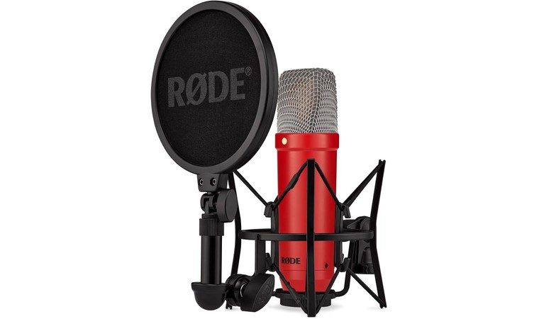 RØDE NT1 Signature Series  –  Condenser microphone with ultra-low noise, perfect for studio environments.