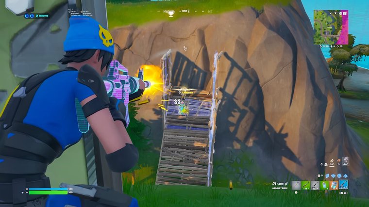 Fortnite - shooting at an enemy on a bridge