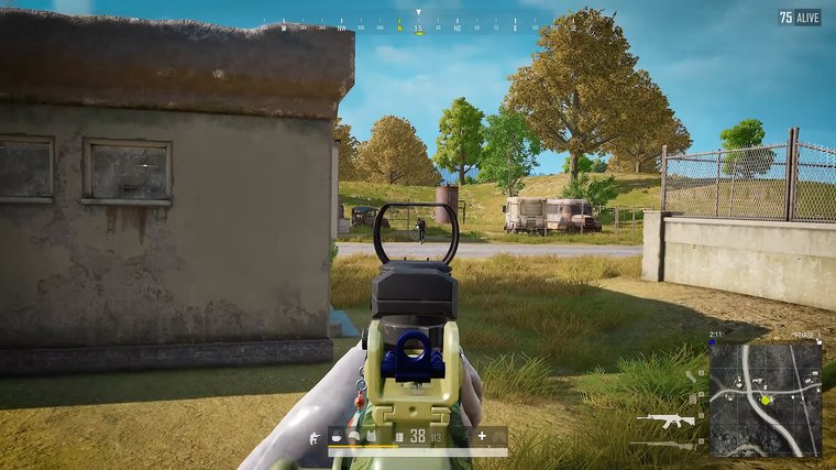 PUBG: Battlegrounds - shooting at an incoming enemy