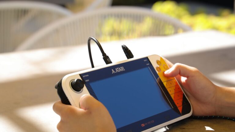 The New Atari Gamestation Go Handheld Console Comes With Over 200 Built-in Games