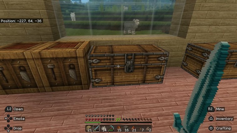 Minecraft - Stronger tier sword in hand