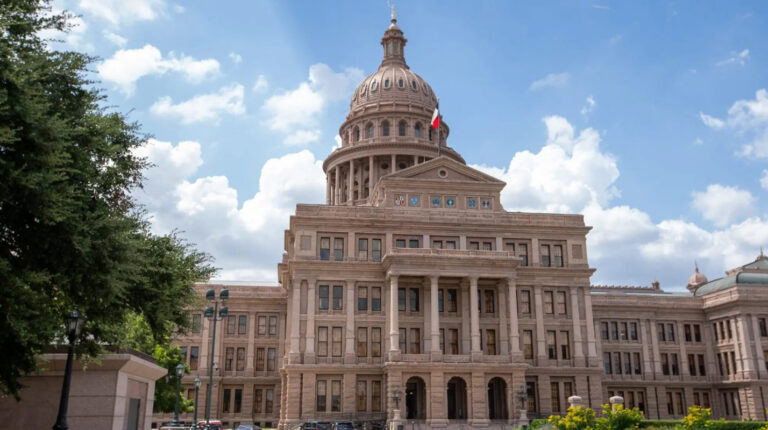 As Roblox Attempts to Deflect Bad Press For Lax Safety, Another State Sues It For Child Endangerment