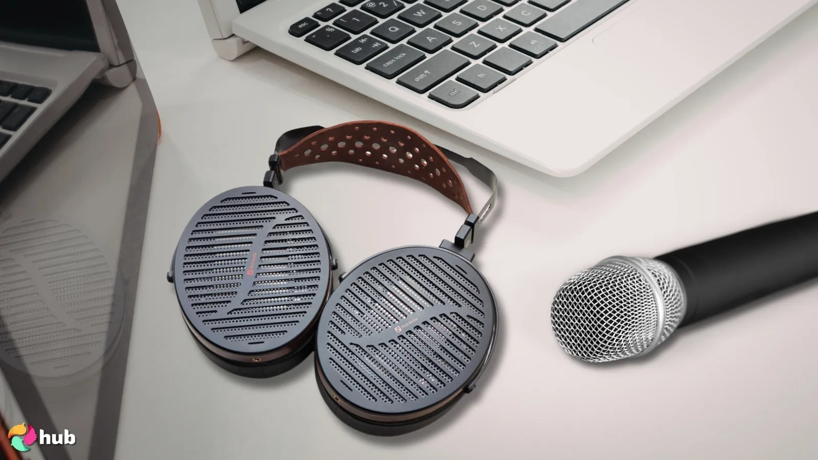 Fosi Audio i5 Headphones on a white office desk in close-up for a review