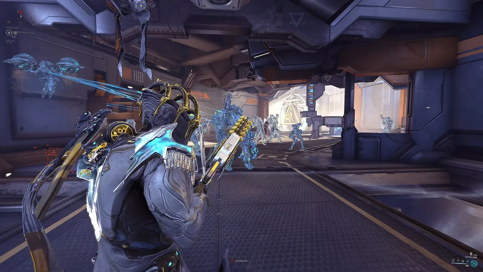 warframe-fighting-in-the-hallway