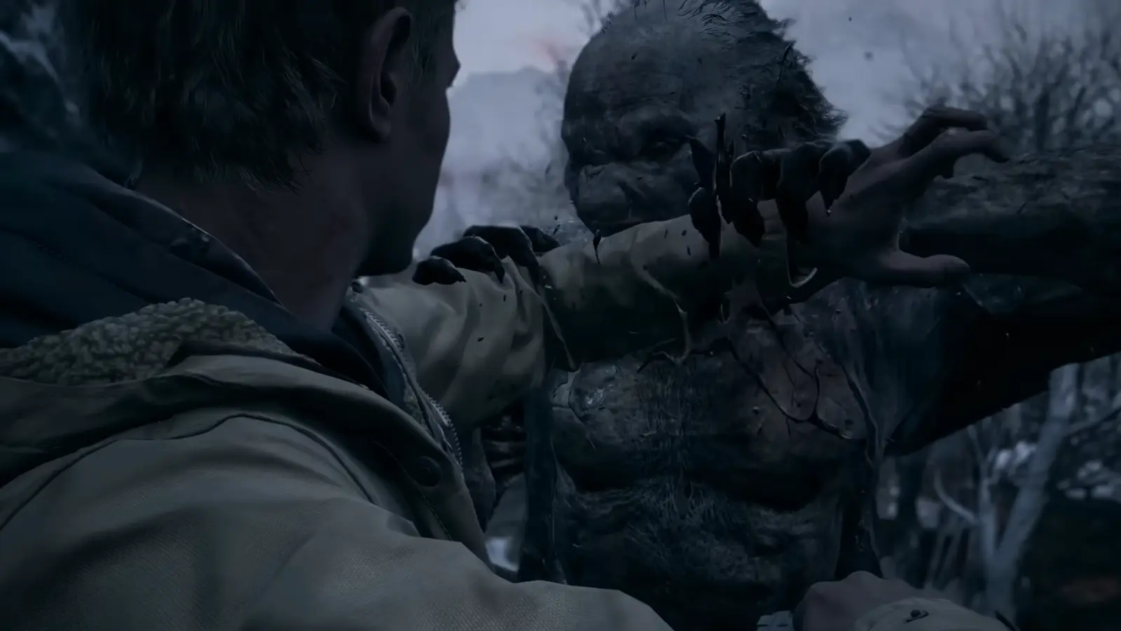 Ethan Winters forcejeando con un licántropo en Resident Evil Village Edición Oro