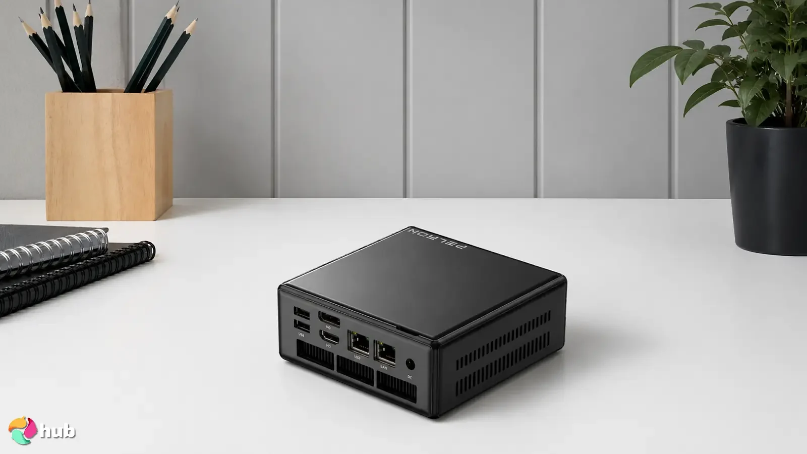 Mini PC PELADN WO4 – komputer do gier na białym biurku o prostej stylistyce – recenzja