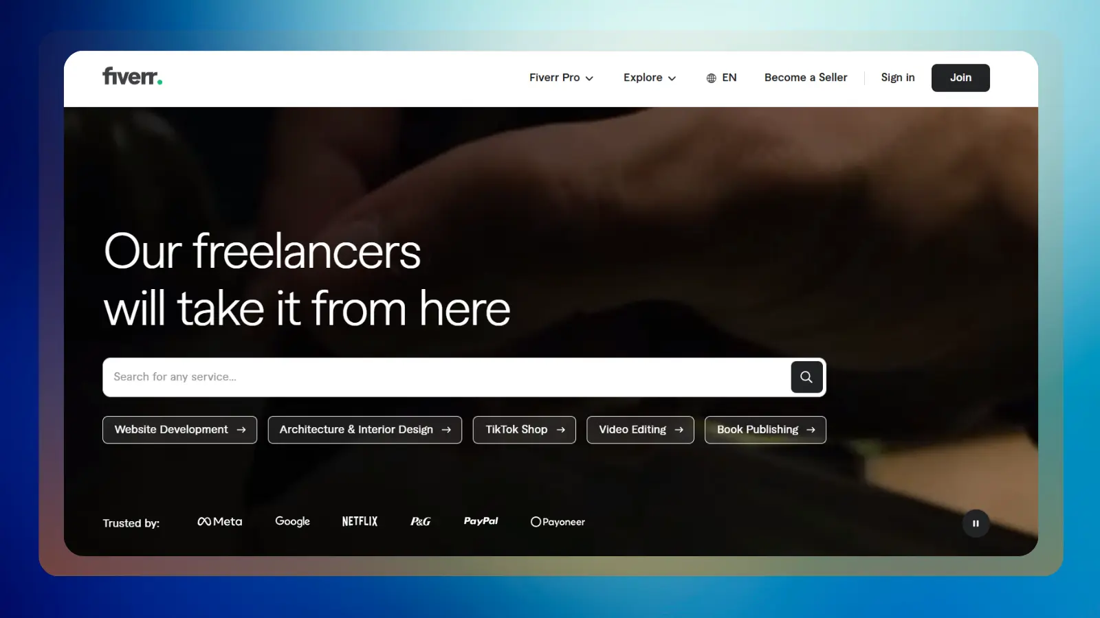 Página web de Fiverr que muestra servicios de autónomos y oportunidades para contratar u ofrecer servicios en línea