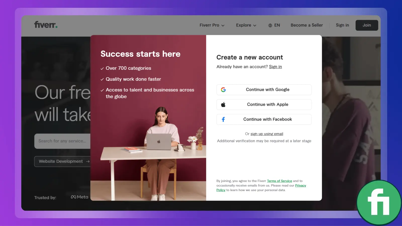 Plataforma Fiverr en la que aparece un autónomo trabajando con un ordenador portátil y servicios de autónomos