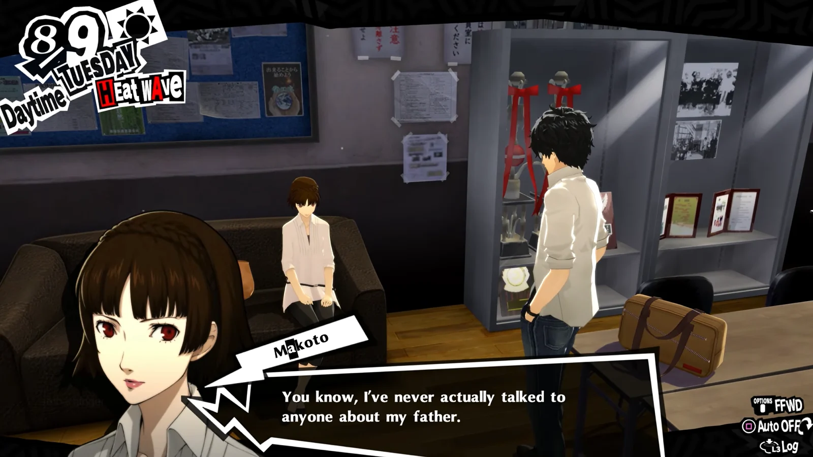 Cena de diálogo do Persona 5 Royal que mostra as personagens dentro de uma sala de aula moderna