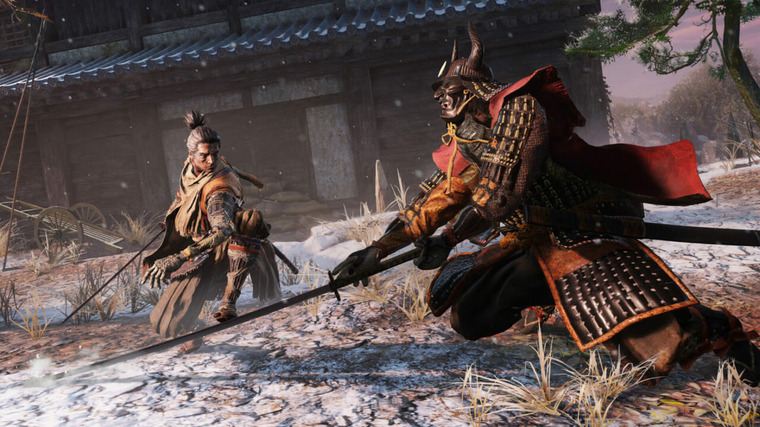 O protagonista de Sekiro: Shadows Die Twice a desviar um golpe de um samurai experiente.