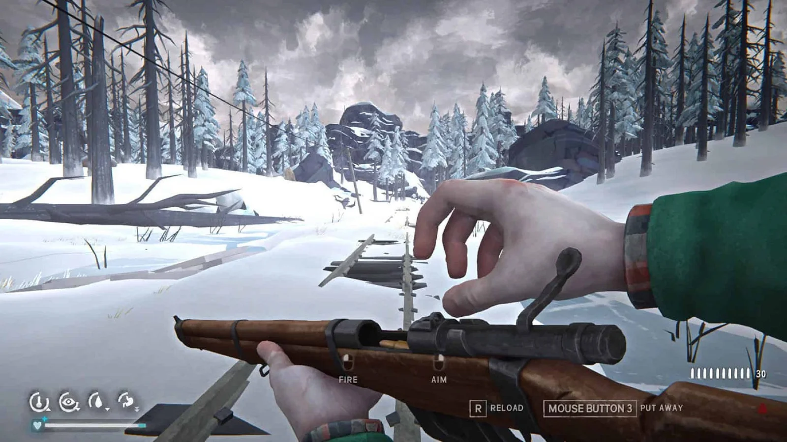 The Long Dark - O melhor jogo de sobrevivência em climas frios e caça na natureza selvagem - Uma perspetiva na primeira pessoa de Will Mackenzie a recarregar uma espingarda de caça no meio de uma região selvagem coberta de neve e pinheiros, com uma linha férrea congelada e colinas rochosas