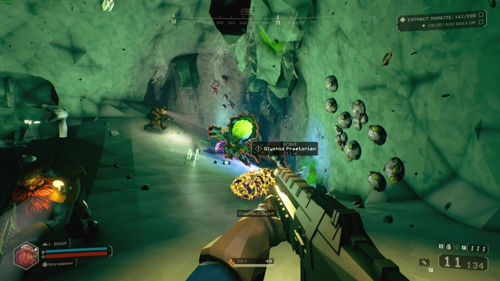 Deep Rock Galactic - Una visuale in prima persona di un minatore spaziale nano che punta un fucile all’interno di una caverna aliena verde brillante